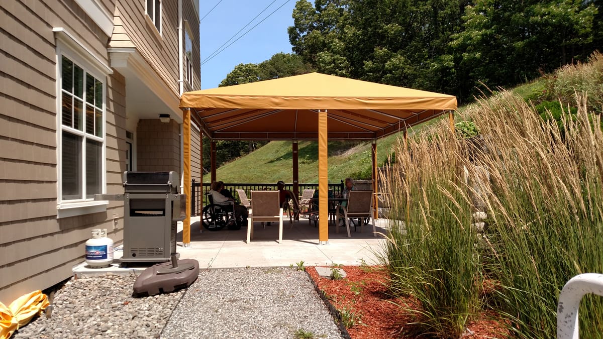Poolside Self Standing Hip Canopy