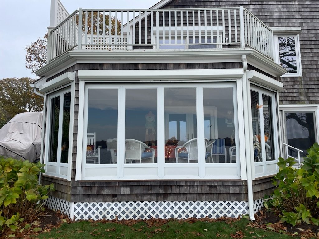 Motorized screen — Seaton open